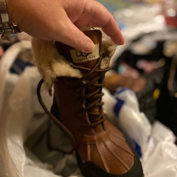 Kids size 2 ugg boots - Picture 3 of 6